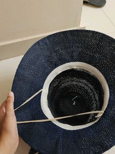 Selling Women&#39;s Hat In Navy Blue