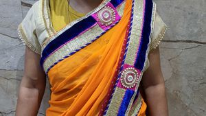 Beautiful Bhandni Like Saree With Blouse ❣️