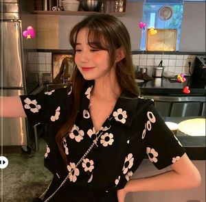 New with tag Pinterest Floral Print Button-Up Shir