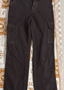 Brown Straight-Leg Cargo Pants – Stylish Utility w