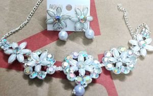 Elegant Floral Necklace &amp; Earrings Set