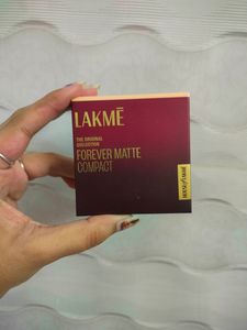 LAKME Forever Matte Compact - Natural Coral