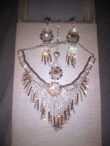 Beautyful Neckless Set With Great Pearls Work...