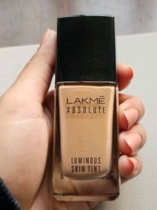 Lakme Absolute Luminous Skin Tint