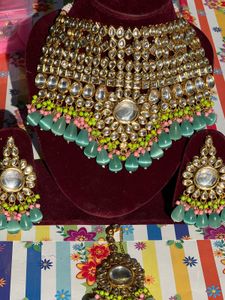 Gorgeous Kundan Jewelry Set
