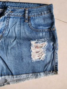 Tear pattern Denim Shorts