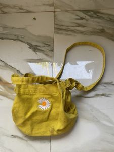 Yellow Sling Bag with Daisy
