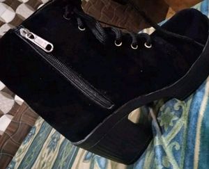 Black 👢 Boots