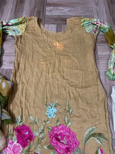 Floral Embroidered Salwar Kameez