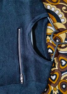 Chic Black Zipper Detail Tee