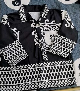Patterned Black &amp; White Top
