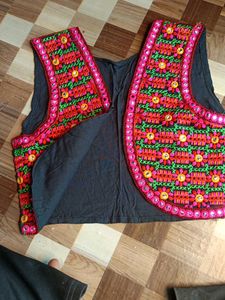 Embroidered Kiti