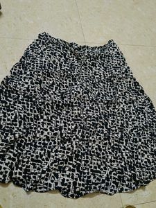 Black &amp; White Print Skirt
