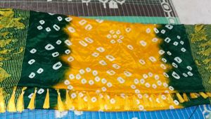 Bandhani Art Silk Saree With Blouse