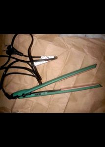 Vega Hair Straightner With Box