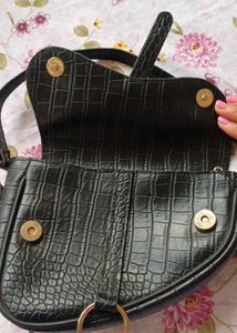 Chic Black Croc Embossed Shoulder Bag