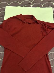 Handpicked Stylish Maroon Knit Top🍷