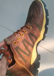 HIKING BOOTS
