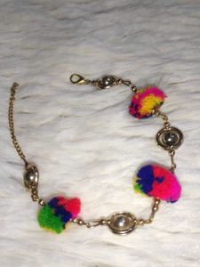 🥳Pom pomm bracelet🥳