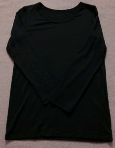 UNIQLO HEATTECH Black Tshirt