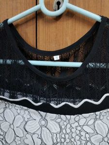 COLD SHOULDER LACE TOP