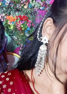 I An Selling A White Pearl Jhumka