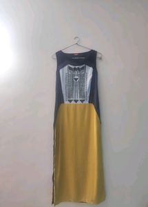 WOMEN'S SLEEVELESS COTTON BLEND REGULAR KURTA