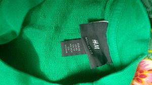 H&amp;M  Green Graphic Sweatshirt