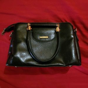Chic Black Handbag