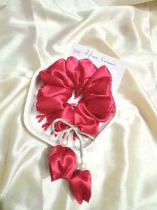 Tulip Pearl Scrunchie