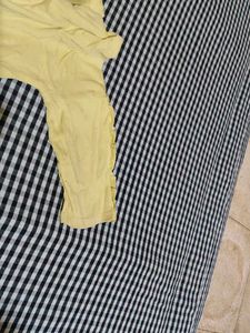 Cute Girls&#39; Yellow Top