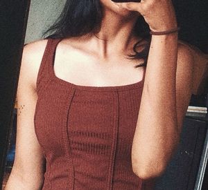 Cinnamon square neck sleeveless top