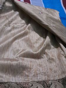 Elegant Embroidered Saree With Blouse Material