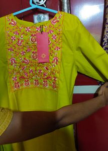 Vishudh Kurti Pant Dupatta Set