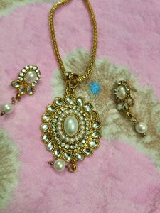 Neckpiece/Necklace With Earrings