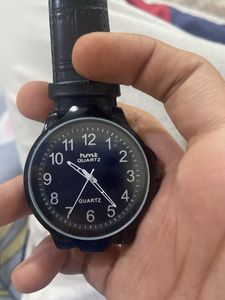 Quartz black coloured working smart looking watch