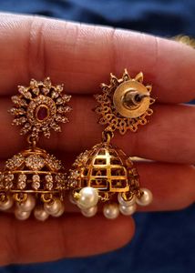 Gold-tone Necklace with Pearls