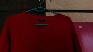 3 Sweatshirt only for Rs 400