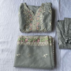 Elegant Embroidered Pakistani suit Kurta Set