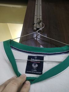 Mens Pullover like New No Flaw