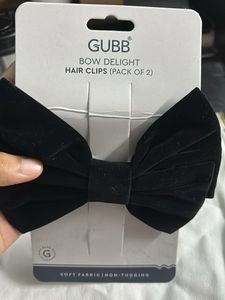 GUBB’s Black bow hairclip