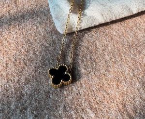 van cleef clover necklace