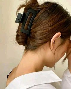 4 Pc Hair Claw Clip Set Random Colours