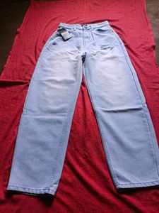 Light Wash Ripped Jeans