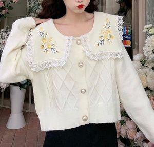 Floral Embroidered Collar Knit Cardigan