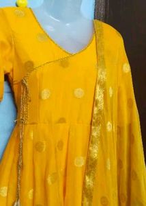 1 maniquin with hanger