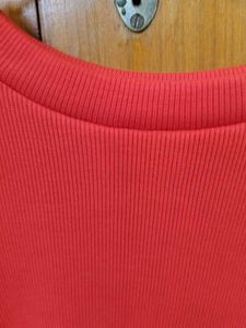 RIBBED RED T SHIRT WITH ROUCHED SIDES
