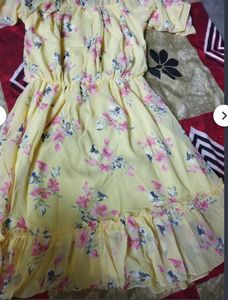 Lime Yellow 🟡 Floral Dress🌸🤍🤍🤍