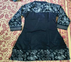 Softy Black&amp;White Swirl Top,Navy Blue Kurti Combo