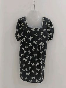 Georgette Frock With Pearls On The Neck